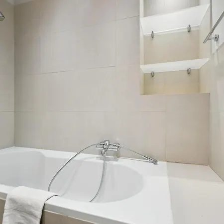Champs-elysees & Arc De Triomphe - Apartment