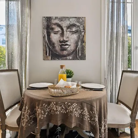 Apartment Champs-elysees & Arc De Triomphe - Paris